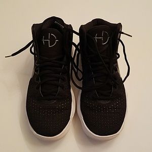 React Hyperdunk Black Nike basketball shoes